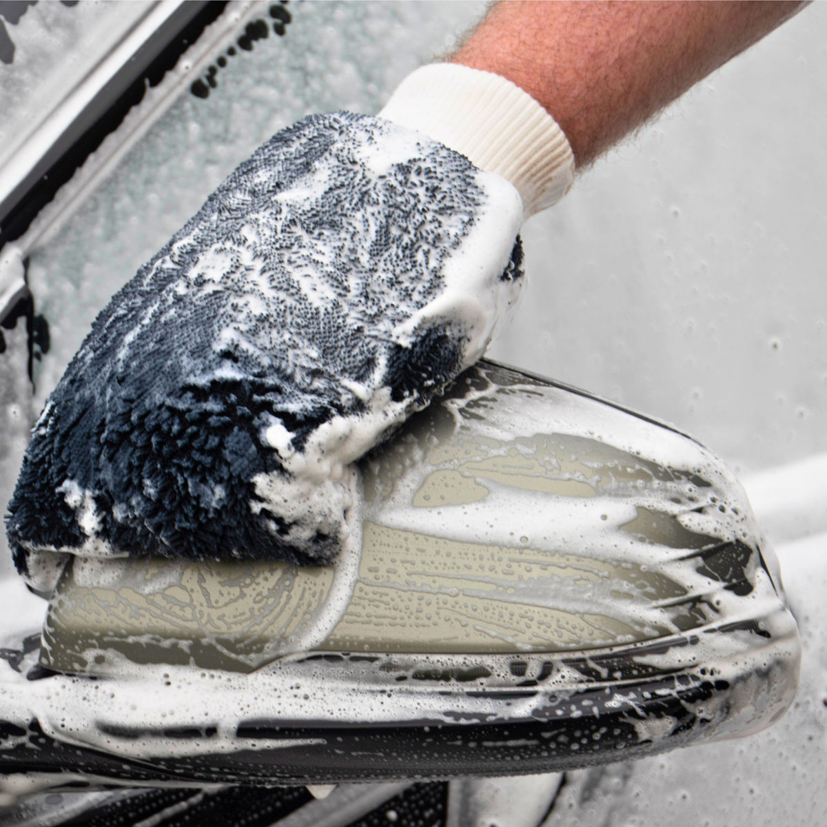 Washing a wing mirror with The Twisted Mitt