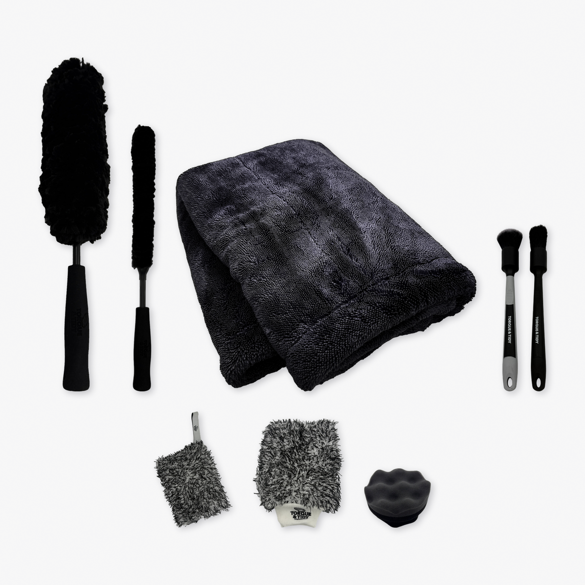 What's inside The Black Accessories Bundle: wheel wands, brushes, Dry Towel, mitt, pad and applicator laid out