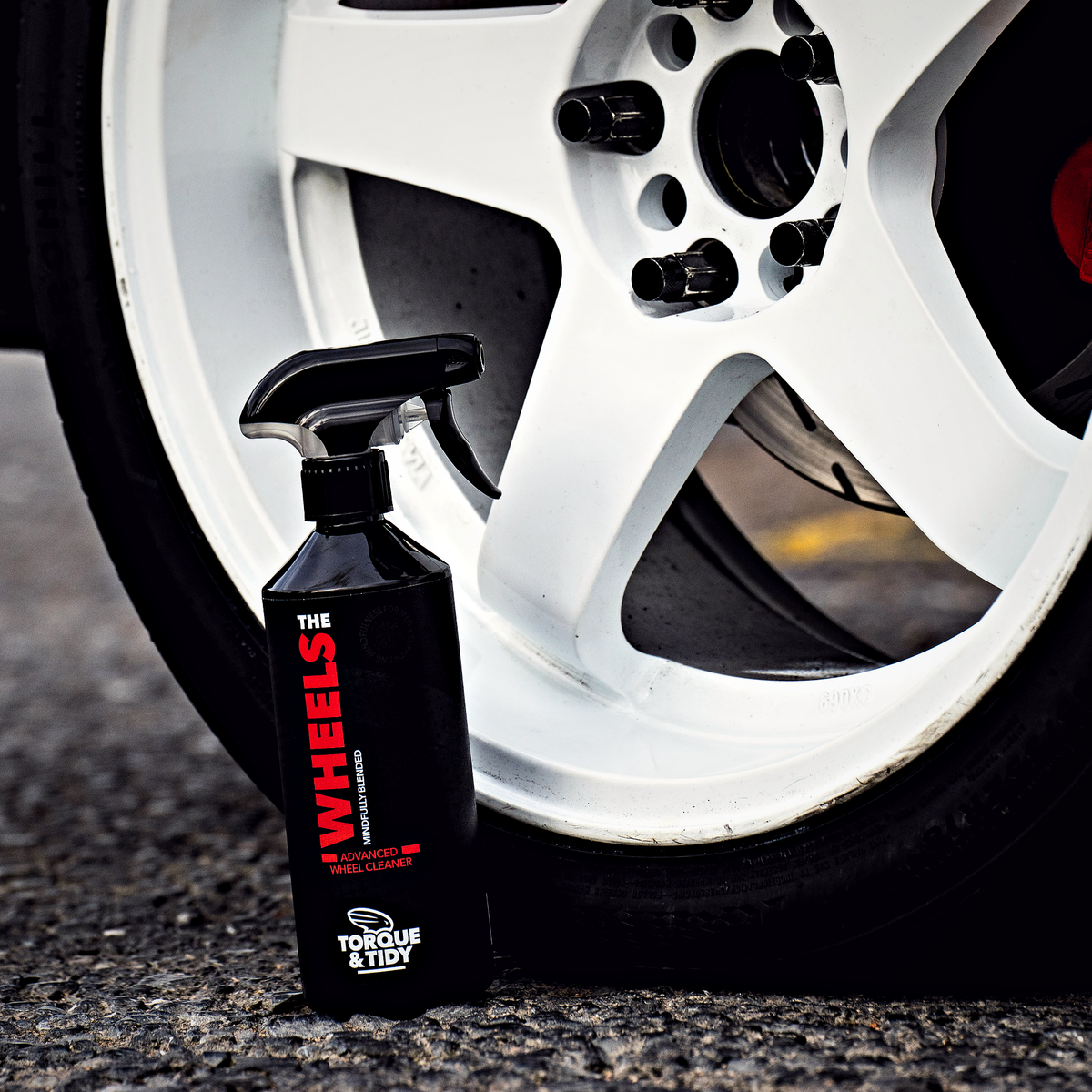 The Wheels beside a white five-spoke wheel